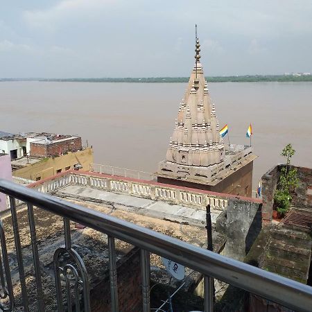 P G On Ganges Benares Buitenkant foto