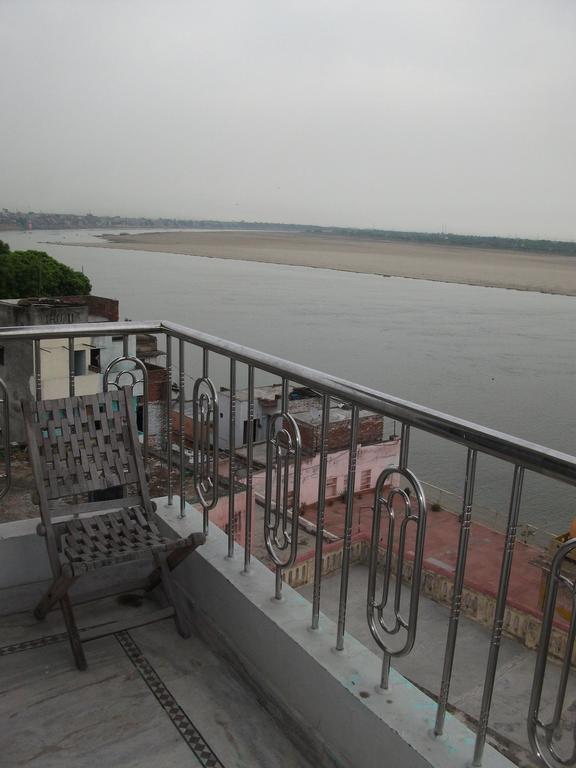 P G On Ganges Benares Buitenkant foto
