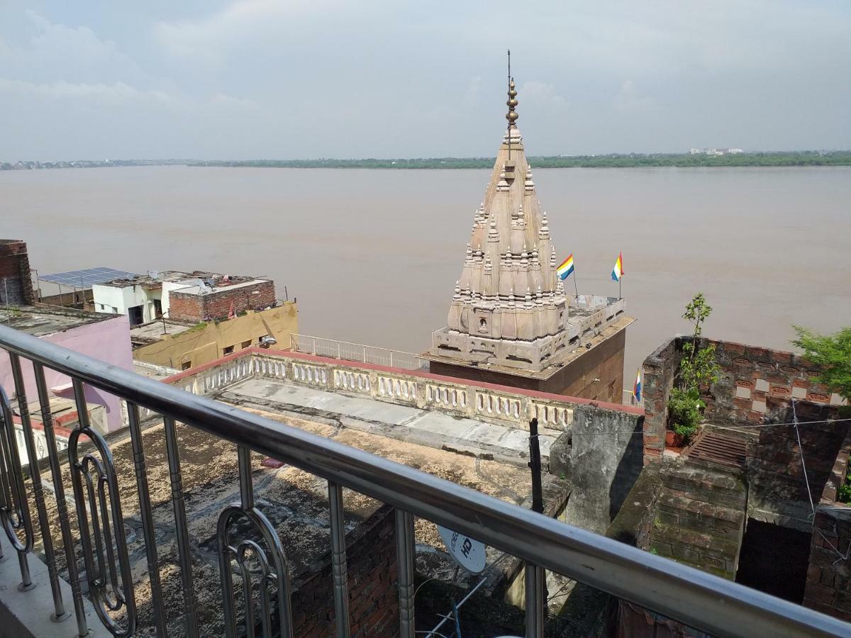 P G On Ganges Benares Buitenkant foto